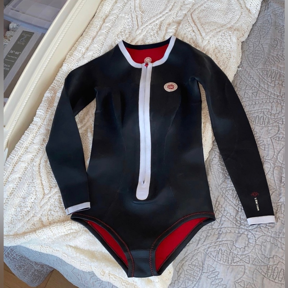 Nineplus wetsuit